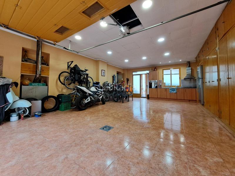 Foto 392d6d70-e065-42e8-9585-0e9f2dcc0ce3. Haus mit heizung parking in Manuel