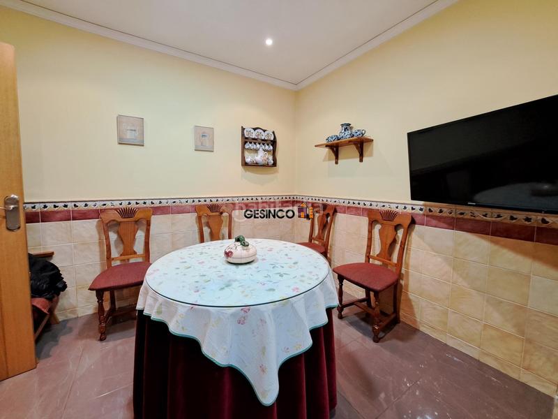 Foto 6ea8f19e-5257-4811-90a9-65aa39c78894. Haus mit heizung parking in Manuel