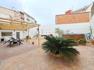 Casa a Manuel. Encantadora casa en manuel con garaje, patio y terraza