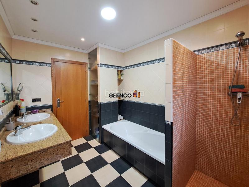 Foto 7f315bdb-24b4-404b-ac02-06ee6ea550f5. Haus mit heizung parking in Manuel