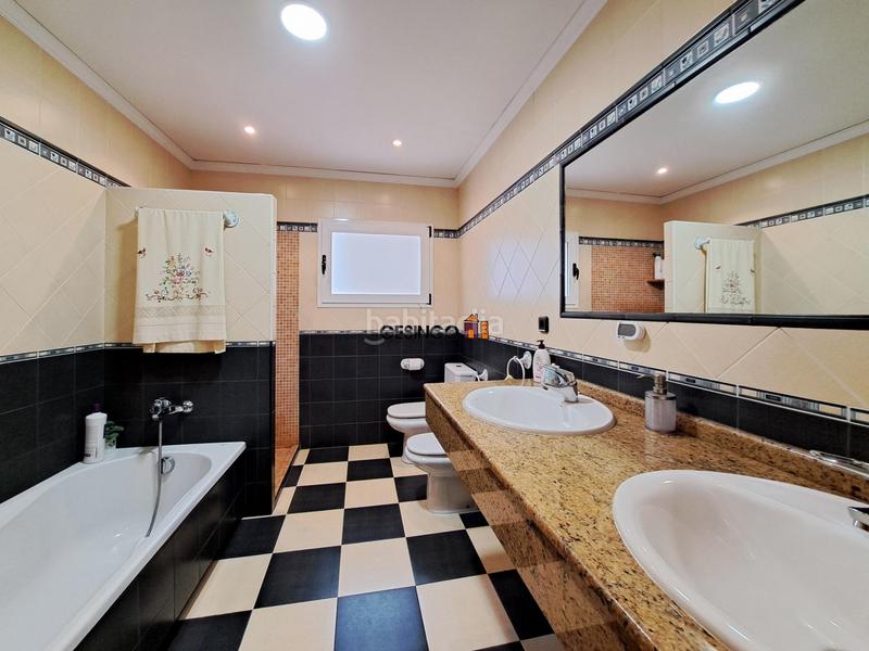 Foto 8b04bc90-99ca-4ef1-a6eb-c2ea037840ec. Haus mit heizung parking in Manuel