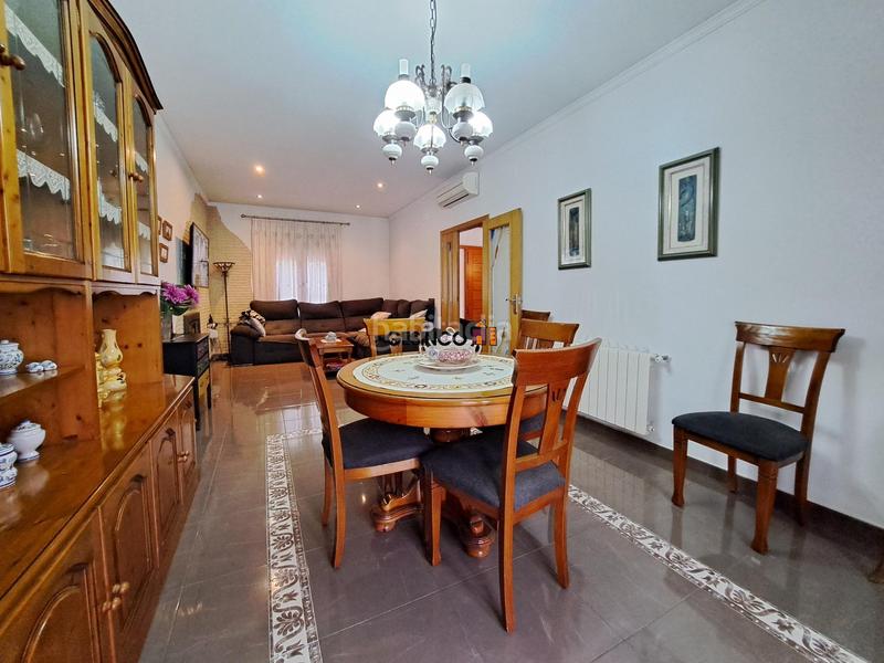 Foto d4e2debc-430d-4490-bb6f-f1cde48136e5. Haus mit heizung parking in Manuel