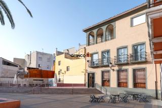 Edifici a Enguera. Barrestaurante con habitaciones y con mucho encanto