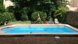 Casa adossada a Centro. Casa con piscina dentro de la población