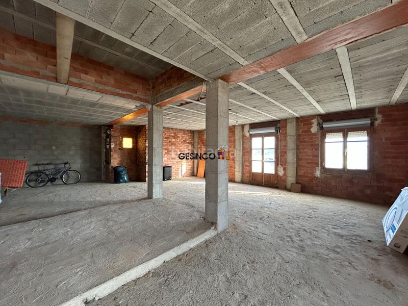 Foto f87cb559-66d3-4bfd-8a96-0a2e3ea89f9f. Casa amb aparcament a Rotglá y Corberá