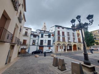 Maison à Xàtiva. Casa o negocio.... situado en pleno corazón de xàtiva