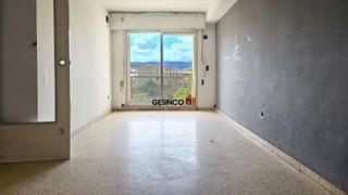 Pis  Vicente girones. Vivienda con ascensor  inmueble bancario