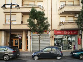 Location Local commercial à Sant Josep-Zona Hospital. Local comercial en amplia avenida