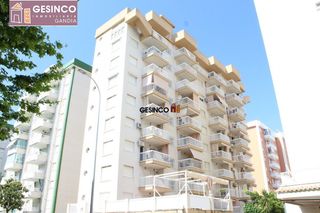 Rent Penthouse  Paseo rosa dels vents. Apartamento ático, con parking, piscina y terraza superior.