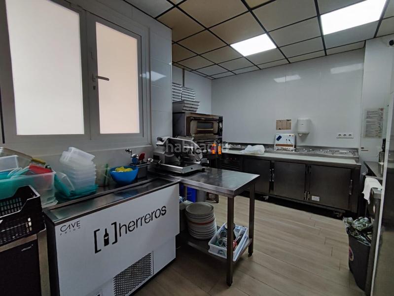 Foto 2ac53b69-1645-4e35-8e56-614eda399654. Local commercial dans Piles