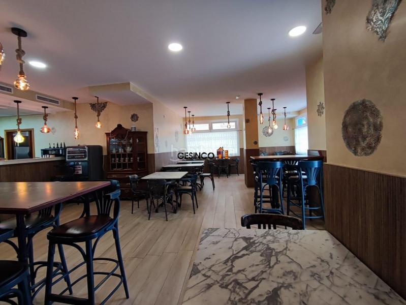 Foto 75d0fc02-2a00-4ce4-a4ae-5a3e7b81cbf1. Local commercial dans Piles