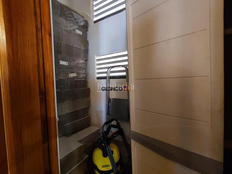 Foto c0c45fe5-0f8e-466a-b9e2-85ee29083839. Local commercial dans Piles