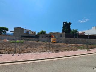 Terreny residencial a Lugar Nuevo de Fenollet. Solar urbano en zona tranquila