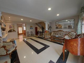 Casa a Xàtiva. Casa seminueva con patio y terraza