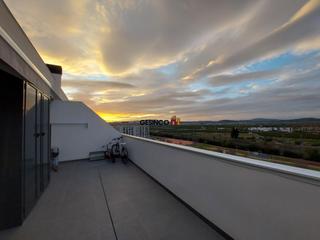 Pis a Xàtiva. Atico con excelente terraza y plaza de garaje con trastero como
