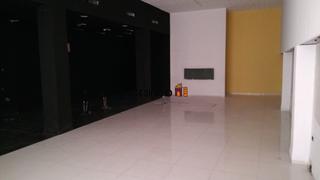 Local Comercial en Plaza Vte. Andres Estelles 11