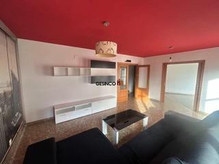 Casa adossada a Alcúdia de Crespins (l´). Vivienda adosada con dos terrazas y garaje