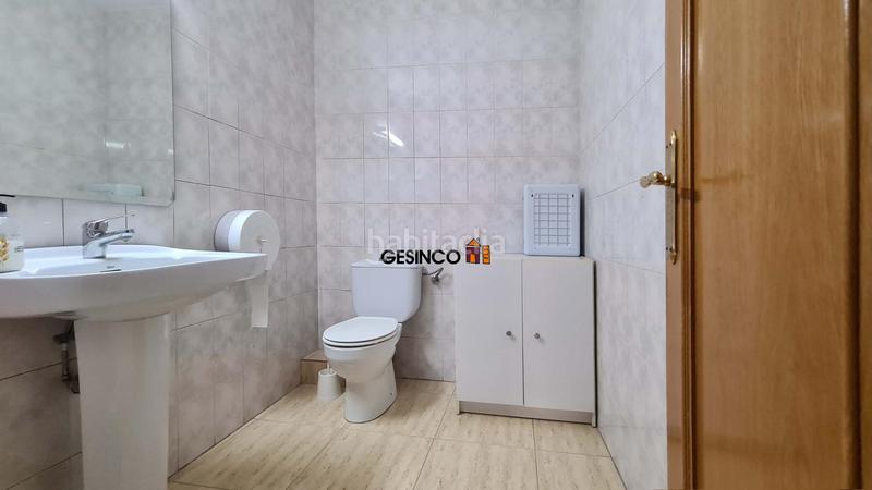 Foto 14c0c5dd-ec3e-47e6-9bb1-911297045c2f. Alquiler local comercial entresuelo en venta o alquiler en amplia avenida en Ontinyent