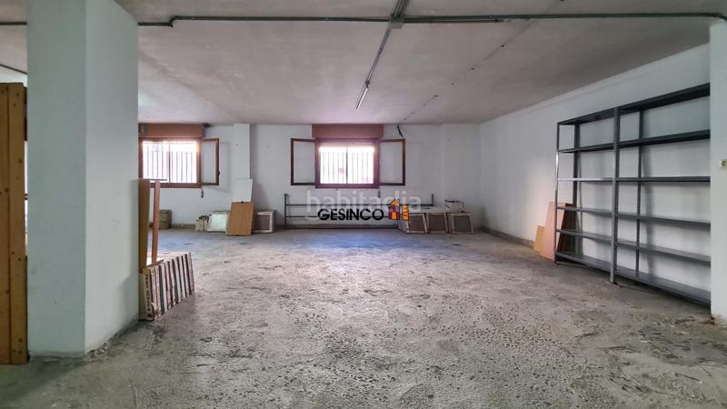 Foto 4433175a-f4f3-4e8e-a7ca-1a4d3cc0bf37. Alquiler local comercial entresuelo en venta o alquiler en amplia avenida en Ontinyent