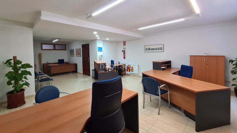 Foto b6a3e973-5a8c-4637-b8d8-328067f71f85. Alquiler local comercial entresuelo en venta o alquiler en amplia avenida en Ontinyent