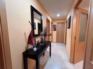 Pis a Rotglá y Corberá. Piso en primera planta sin ascensor con trastero