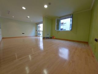 Etagenwohnung in Xàtiva. Piso en tercera planta en buen estado. centro!!