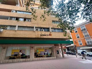 Location Local commercial à Xàtiva. Local entresuelo haciendo chaflán en alquiler