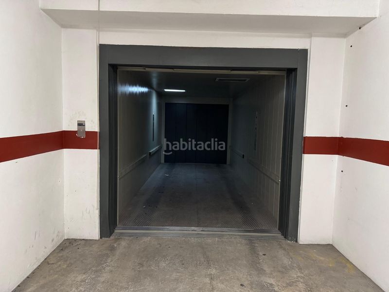Foto d967bd04-526b-4629-bcba-798a85401579. Aparcament cotxe a Miramar