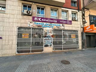 Lloguer Local Comercial a Xàtiva. Local en alquiler con escaparates