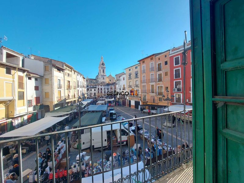 Foto b2d8a945-bc1f-48a9-abe8-bded831b8cb3. Casa amb aparcament a Xàtiva
