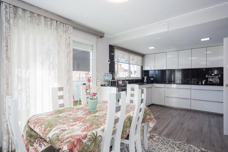 Foto ee1f4ec2-b3da-4d9f-9dcd-4be0e1ac648f. Àtic amb aparcament a Corea Gandia