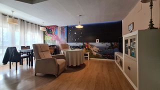 Piso en Centro. Piso recayente a gran plaza en venta en ontinyent