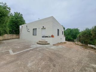 Chalet in El Genovés. Chalet en parcela rústica en la zona de pino chico