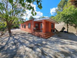 Chalet in Xàtiva. Chalet sobre parcela urbana con vistas panorámicas