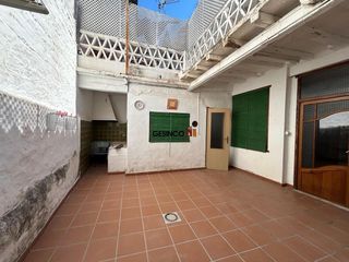Ground floor in Manuel. Vivienda en planta baja con patio