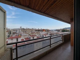 Pis a Xàtiva. Piso en quinta planta con balcón para reformar céntrico!!