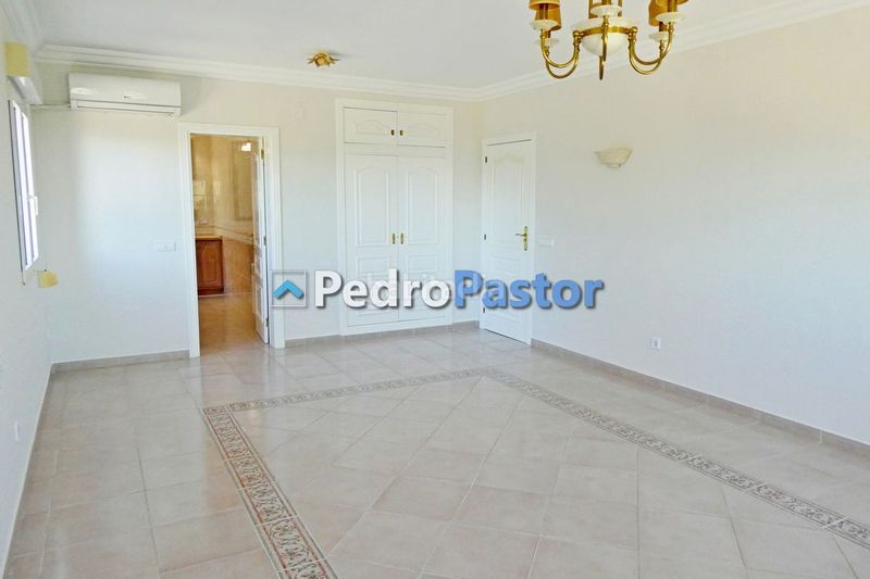 Foto f8ec4af8-436e-4e8d-a74c-0488ca1a8c95. Xalet amb calefacció piscina a Pedreguer
