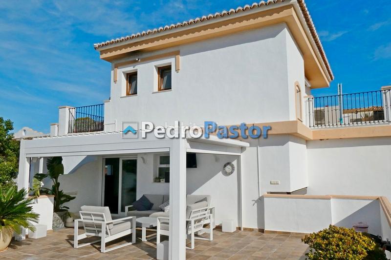 Foto 2bf375a1-8bae-4246-9f0f-da4148da66a8. Àtic amb calefacció aparcament piscina a Les Bovetes - La Felicidad Dénia