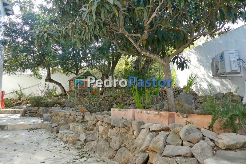 Foto cbbc9b57-96da-40c8-8c52-337b6900e6a9. Chalet en El Montgó Dénia