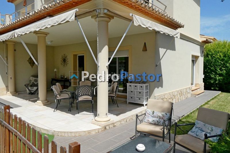 Foto f58299df-a8aa-46e8-8efe-5f48de8fcbdd. Chalet en Poblets (els)