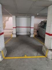 Miete Autoparkplatz in Calle turina 6. Garaje céntrico en alquiler