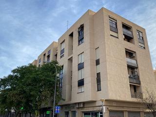 Lloguer Pis a Calle medico icene reyes 14. Urbanización en alquiler  vivienda a estrenar con piscina y gara