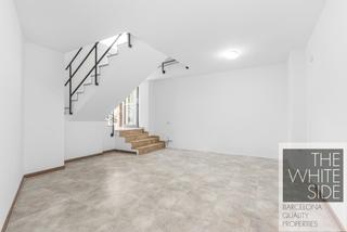 Local Comercial  Gran via corts catalanes. Local comercial  zona glorias barcelona.  admite salida humos