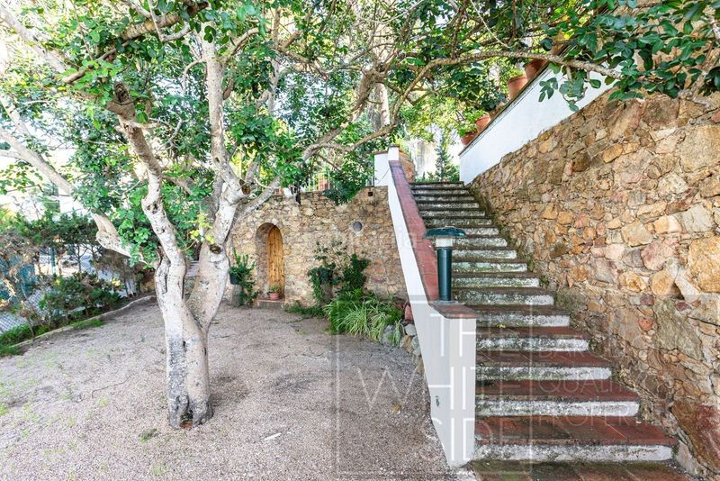 Foto a9d4bcf6-d111-4534-9a5f-05576c557272. Casa amb aparcament piscina a Montgoda Lloret de Mar