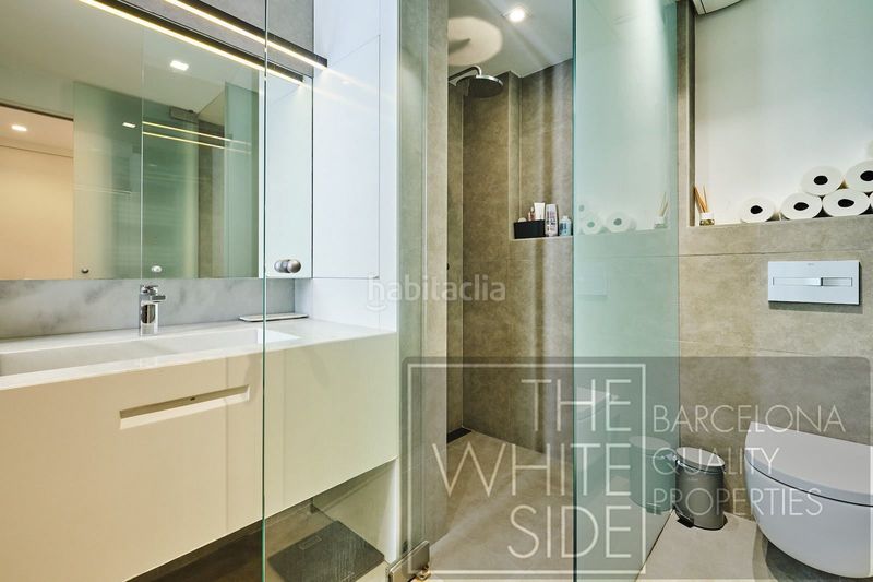 Foto a91b0baa-b0e1-4e54-ada8-21ae5d48d9f4. Casa amb calefacció piscina a Vila de Gràcia Barcelona