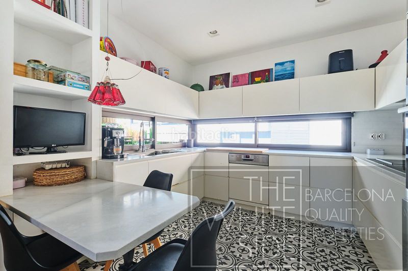 Foto c21e8361-2175-40f3-8151-ee91e98af0a0. Casa amb calefacció piscina a Vila de Gràcia Barcelona