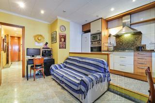 Flat  Parlament. Piso en venta en sant antoni  barcelona. ascensor y parquing