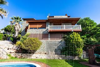 Casa  Manuel de falla. Casa en venta en fontpineda. piscina, jardín, vistas.