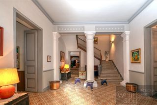 Chalet  Major. Casa señorial en cervelló  masía modernista protegida de 1918