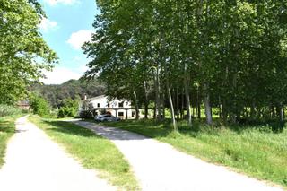 Masia a Bescanó. Encanto rural en bonmativilanna gran masía con vistas al río ter
